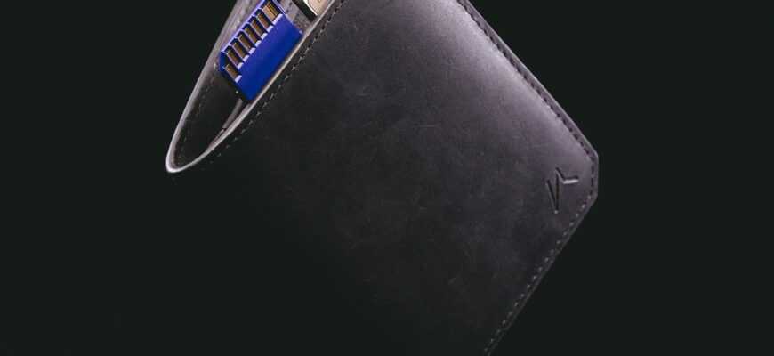 kaizen wallet, black leather wallet, slim wallet, crazy horse leather, minimalist wallet